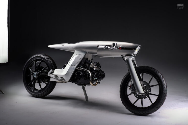 Concept de moto futuriste EVE Odyssey par Bandit9