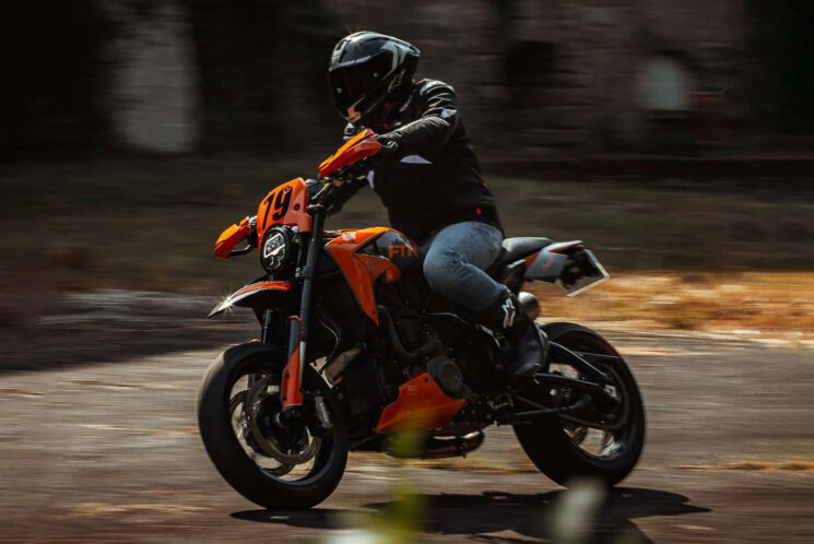 Supermotard indien FTR 1200 par Trail Découverte Concept