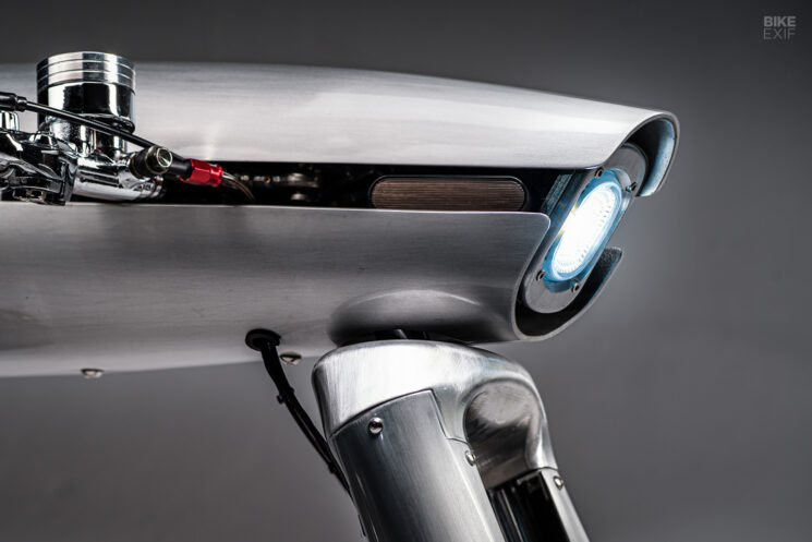 Concept de moto futuriste EVE Odyssey par Bandit9