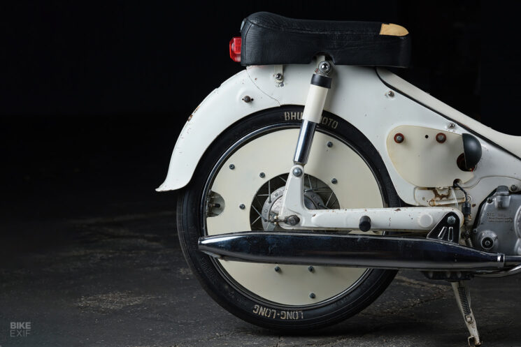 Honda Super Cub C100 1965 personnalisée par Bhumemoto