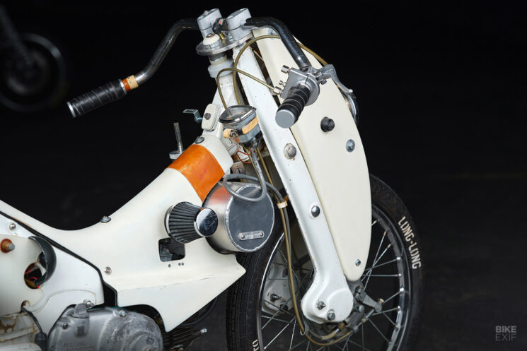 Honda Super Cub C100 1965 personnalisée par Bhumemoto