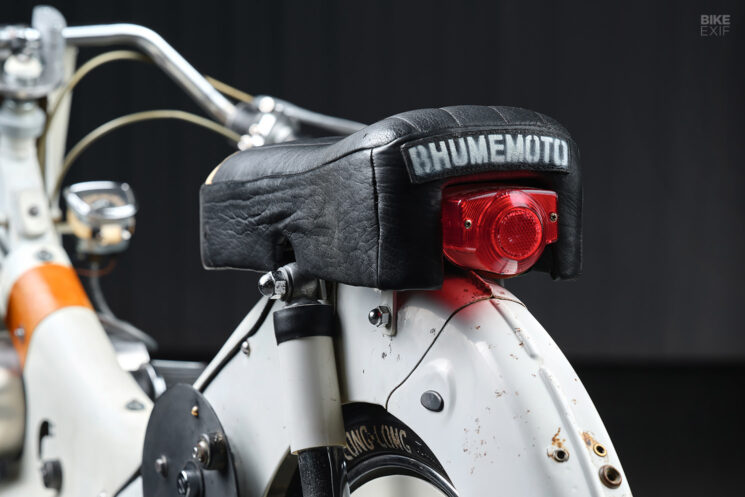 Honda Super Cub C100 1965 personnalisée par Bhumemoto