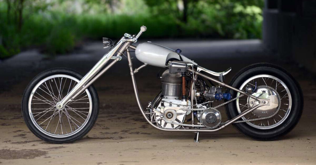 Lecture rapide : un chopper monocylindre de 1 700 cm3 et plus encore