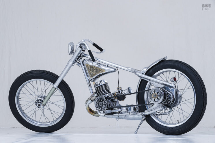 Moto de course terrestre à deux temps construite sur mesure par Wannabe-Choppers