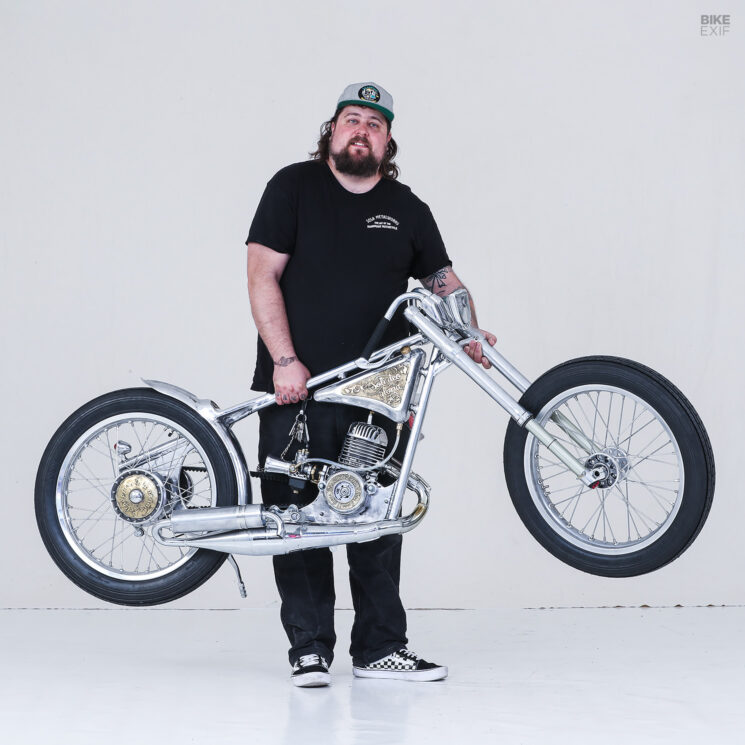 Moto de course terrestre à deux temps construite sur mesure par Wannabe-Choppers