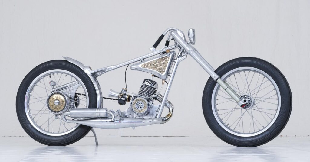 Zwei : un bolide de course terrestre à deux temps de 53 kilos par Wannabe-Choppers