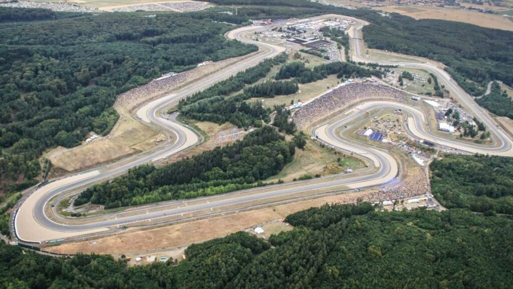 Le circuit emblématique de Brno sera de retour en MotoGP à partir de 2025
