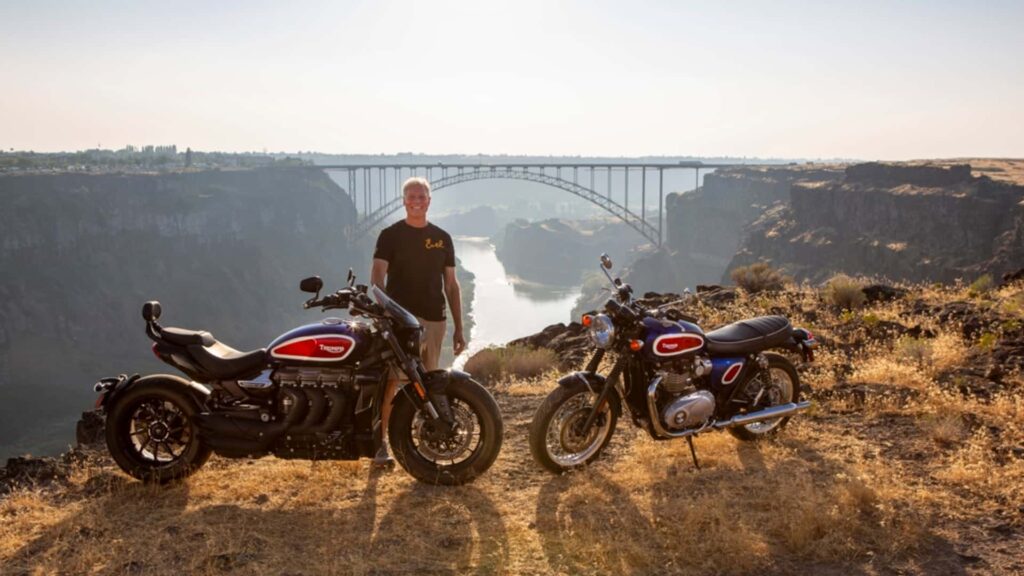 Malades, ces triomphes peints sur mesure célèbrent le saut en fusée d'Evel Knievel