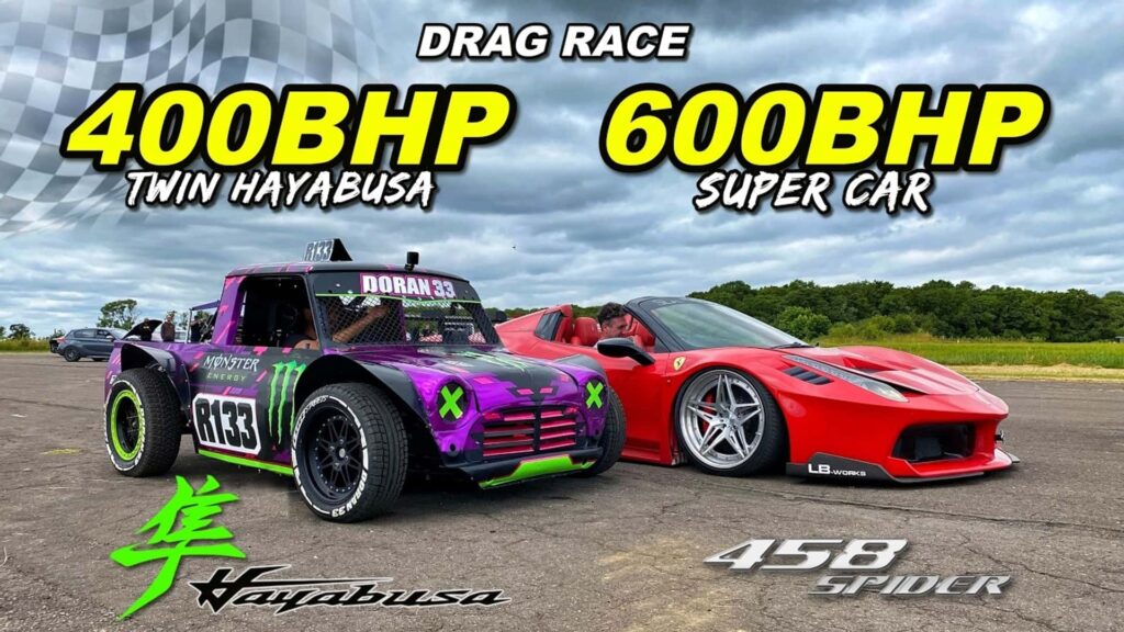 Mini ou Ferrari 458 à deux moteurs, qui va gagner cette course de dragsters ?