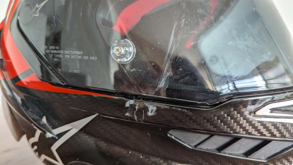 Mon casque Alpinestars Supertech R10 m'a sauvé la vie, et maintenant je suis triste