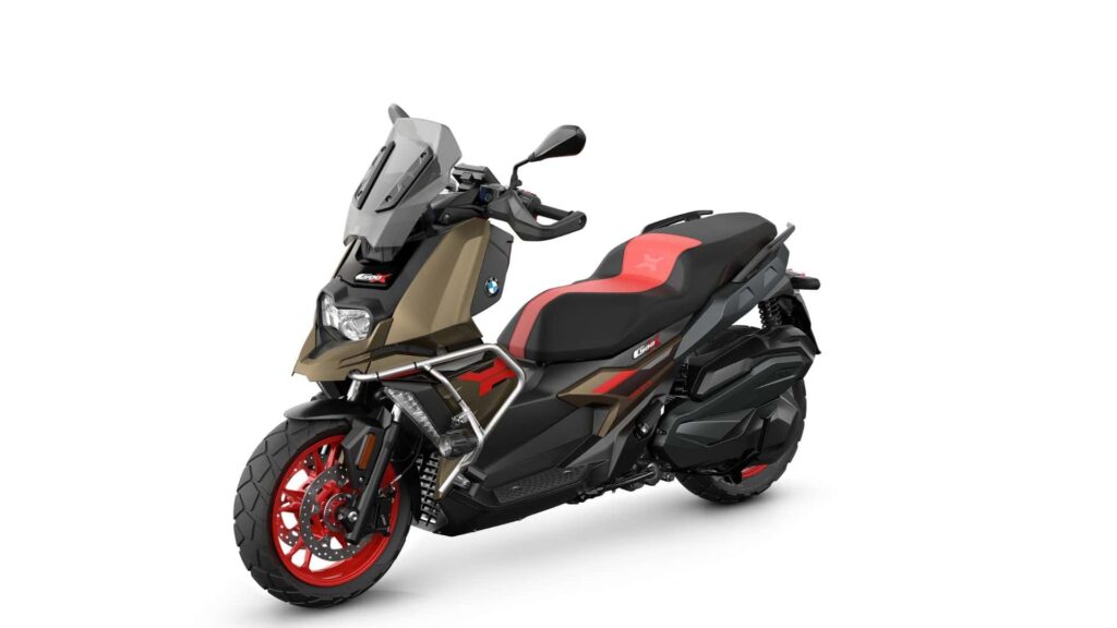 BMW ajoute de nouveaux pouvoirs alphabétiques à la gamme de scooters C 400 GT et C 400 X