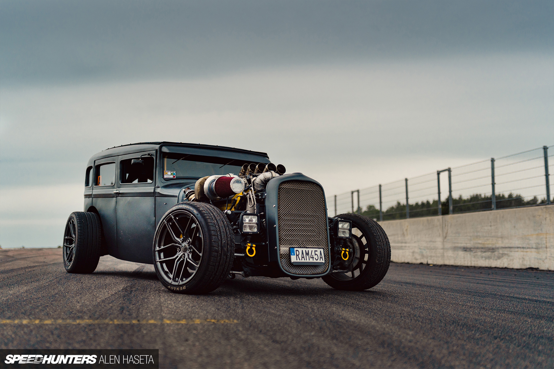 L'ancien rencontre le nouveau dans un Hot Rod Hudson basé sur BMW ...