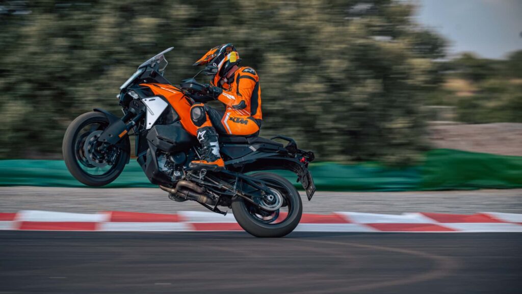 La nouvelle moto Big Adventure de KTM n'aidera pas ses mauvaises ventes, sa petite pourrait