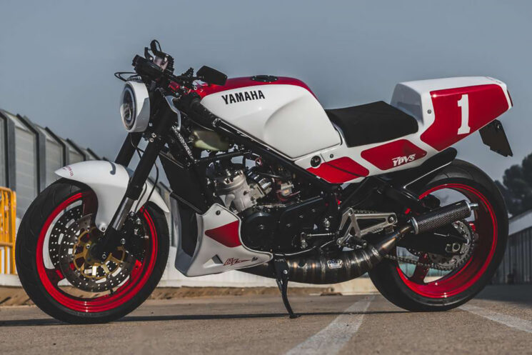 Yamaha RD350 restomodé par Bolt Motor Co.