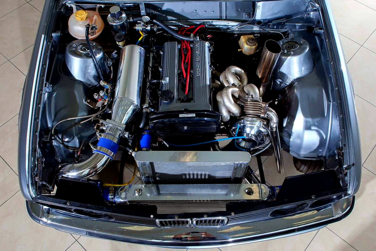 Compartiment moteur - 2014 avec tournage du magazine MMR