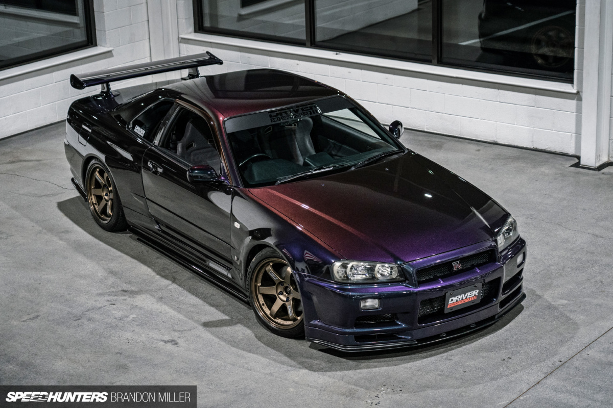 Speedhunters_R34-showroom1