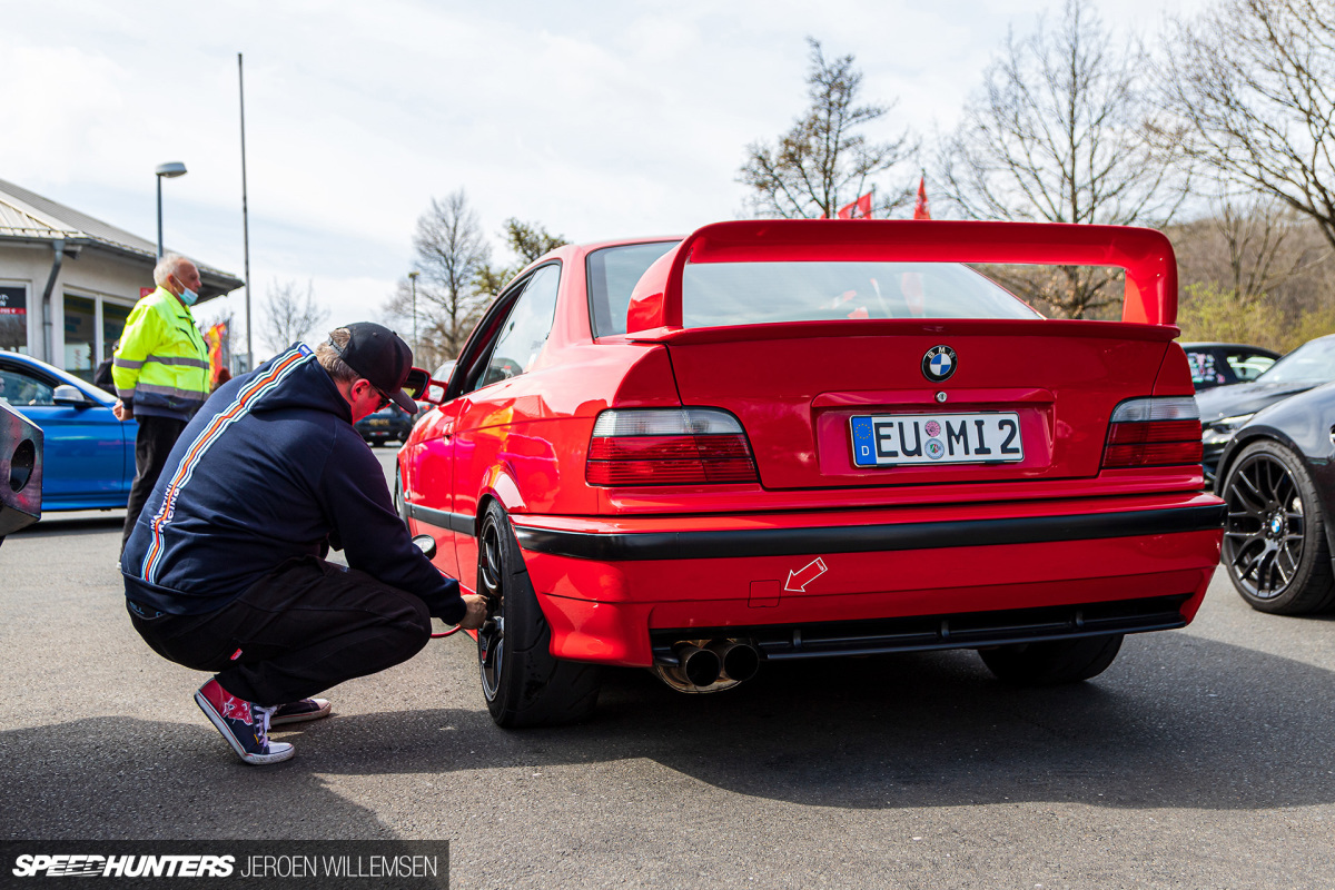 SH-car-freitag-bmw-e36-tire-pression-4857