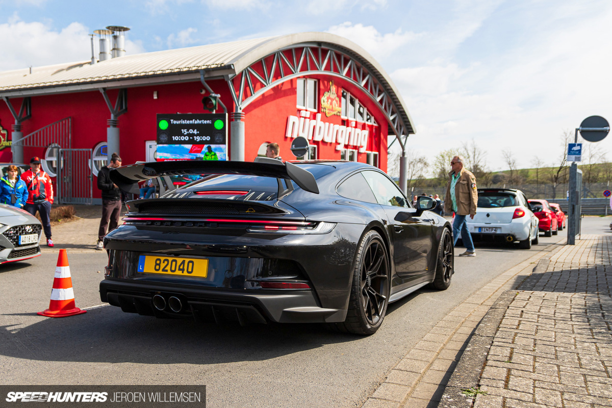 SH-voiture-freitag-porsche-992-gt3-noir-4903