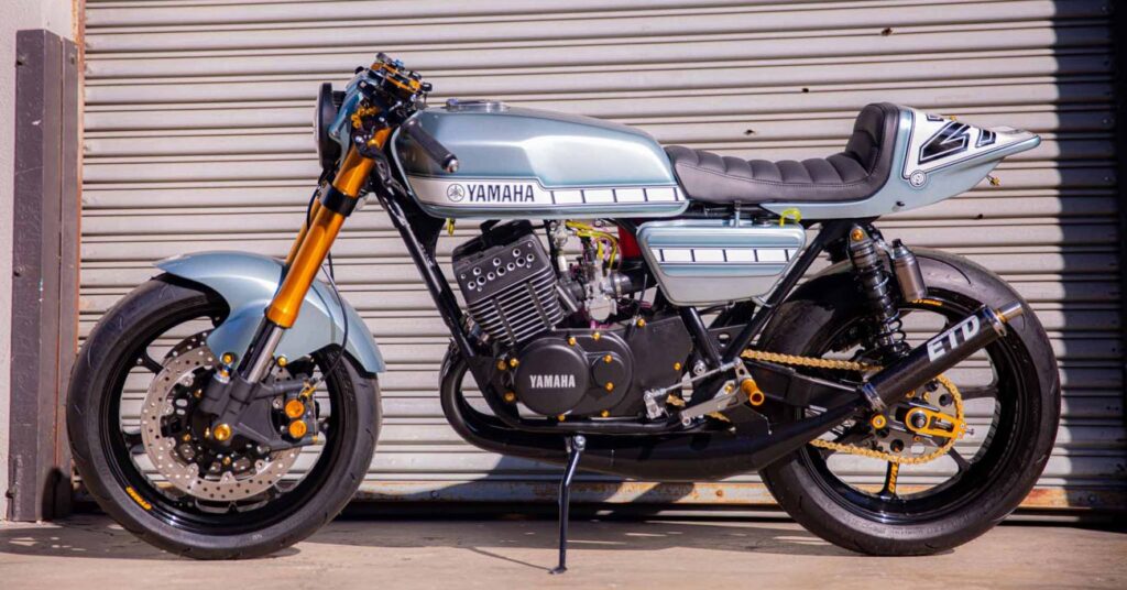 Lecture rapide : un Yamaha RD400 personnalisé par Roland Sands et plus
