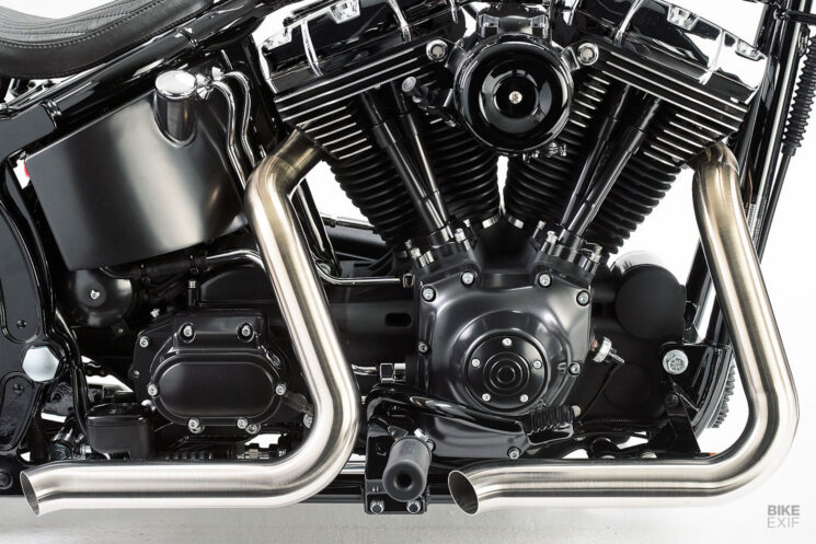 Harley Softail Deuce personnalisée par Demiurge Cycles