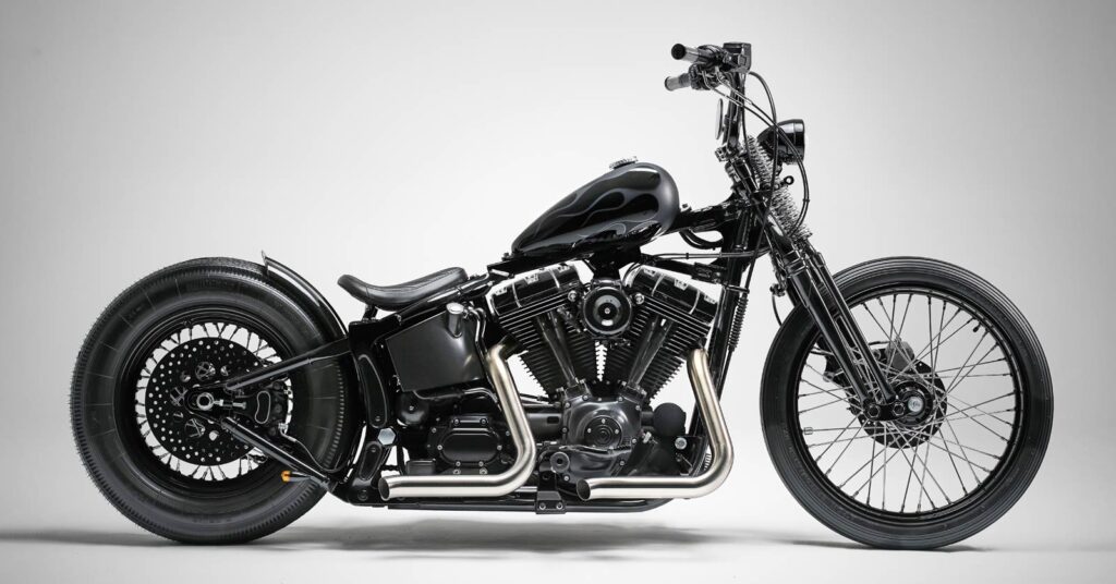 Obsidian : Une Harley Softail Deuce claquée et dépouillée de Varsovie