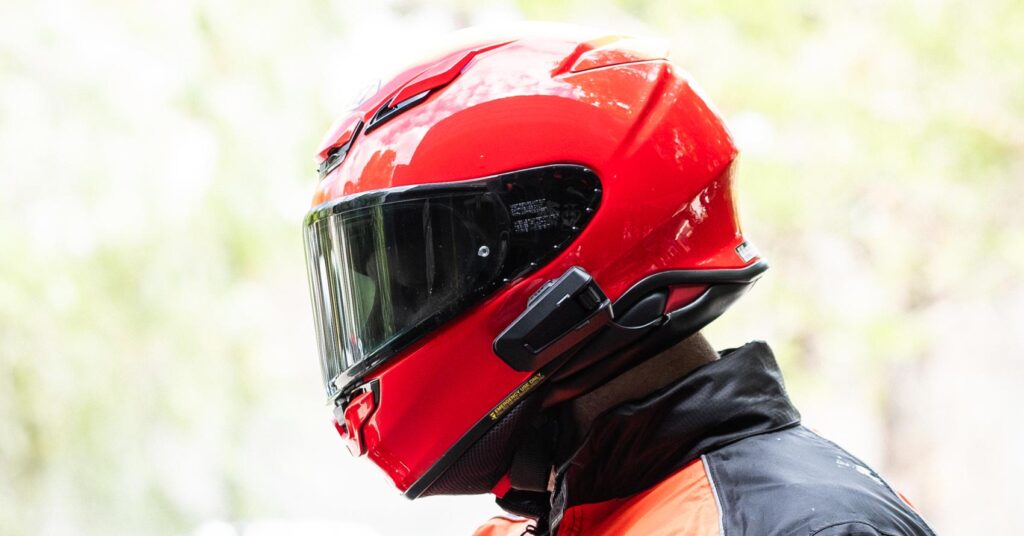 Testé sur route : le système de communication pour casque Bluetooth Cardo Packtalk Pro