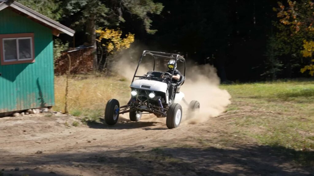 Cette voiturette de golf Yamaha R1-Swapped est le moyen idéal pour ennuyer vos voisins