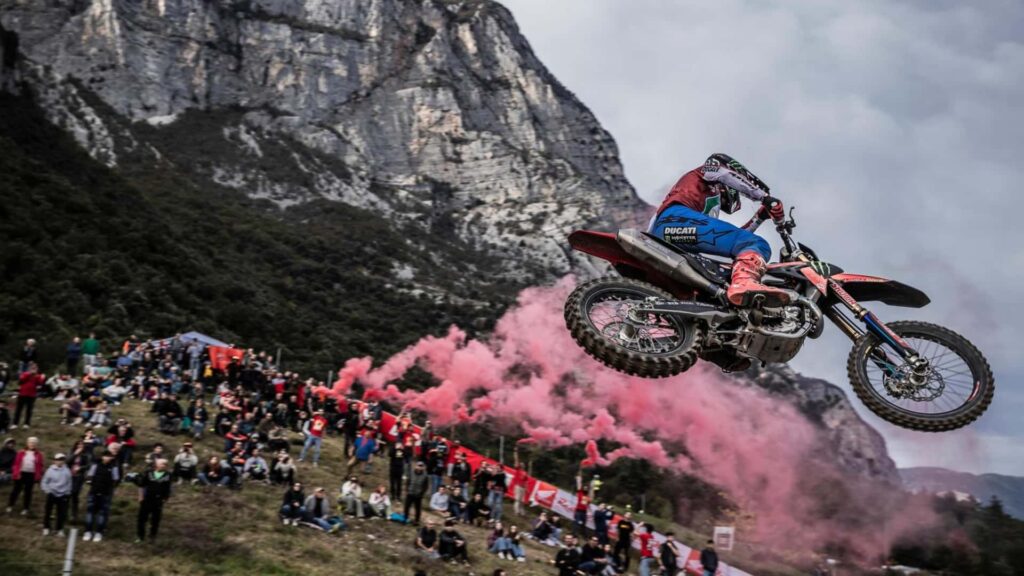 Sûrement, la Desmo450 MX de Ducati fait peur à KTM et Husqvarna