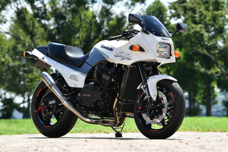 Kawasaki GPZ900R restomodé par AC Sanctuary