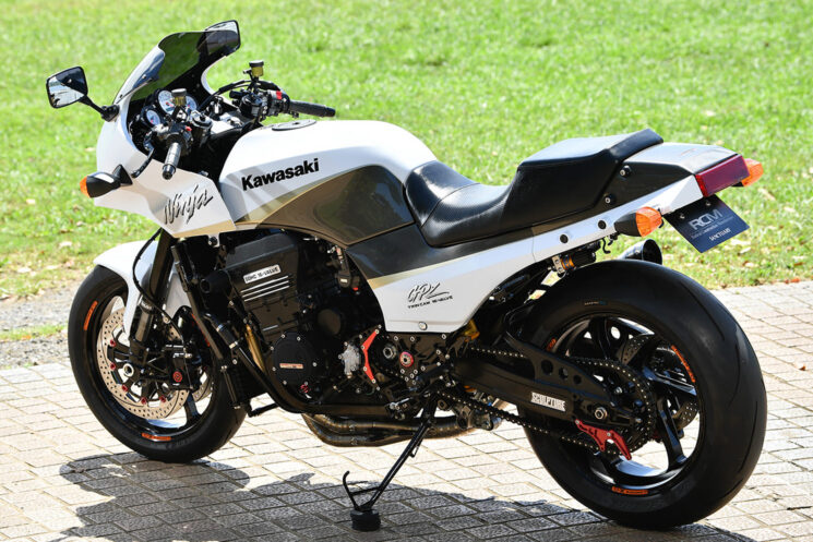 Kawasaki GPZ900R restomodé par AC Sanctuary