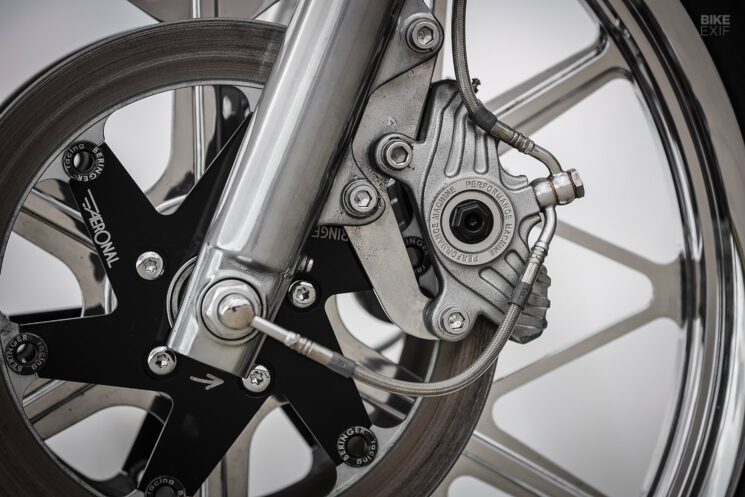Chopper performant avec cadre West Coast Choppers CFL et moteur S&S Cycle, par MB Cycles