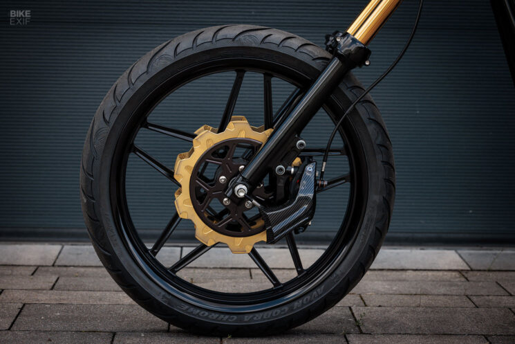 Chopper performant avec cadre West Coast Choppers CFL et moteur S&S Cycle, par MB Cycles