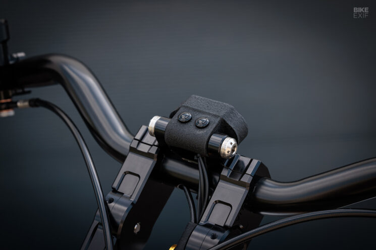 Chopper performant avec cadre West Coast Choppers CFL et moteur S&S Cycle, par MB Cycles