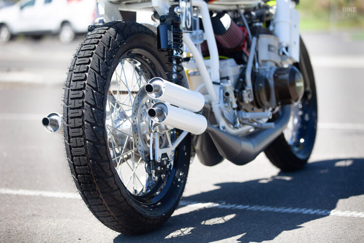 Suzuki GT750 café racer deux temps par Corey Potter