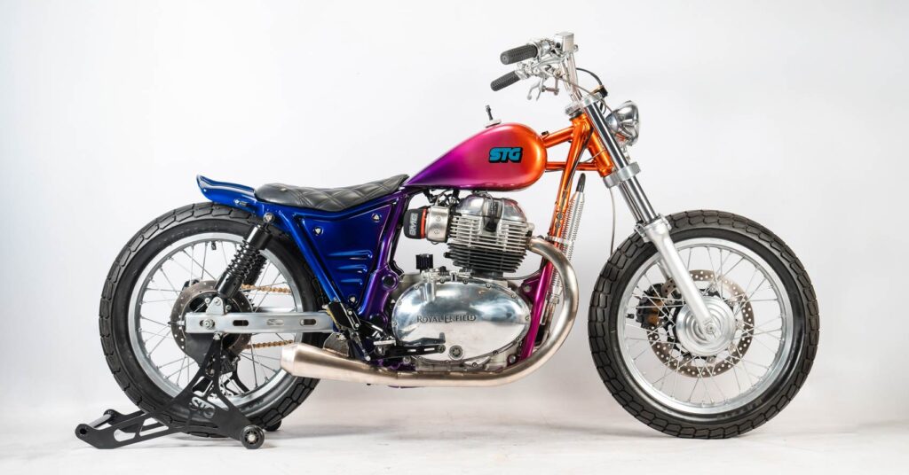 Ce Royal Enfield Bobber vif est un délicieux régal technicolor