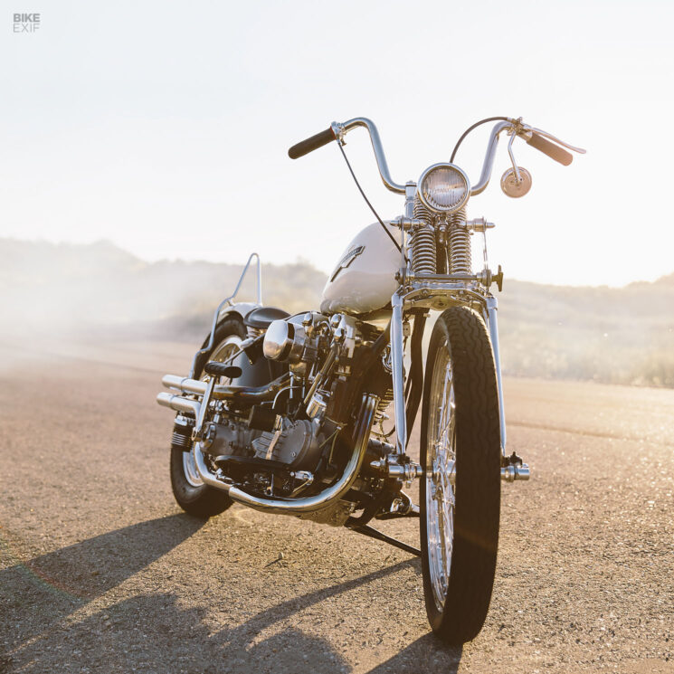 Bobber Knucklehead Knucklehead blanc par KC Kawano