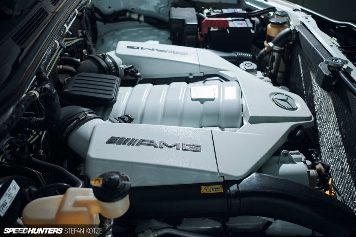 stefan-kotze-speedhunters-hilux-amg-08