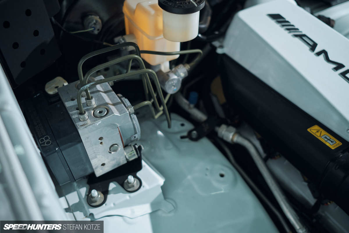 stefan-kotze-speedhunters-hilux-amg-09