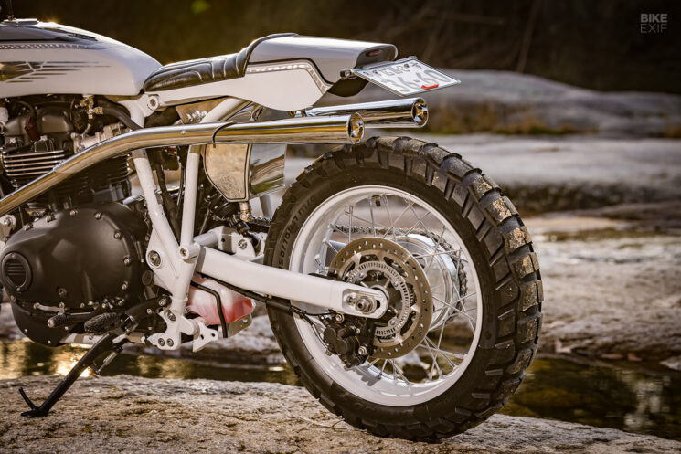 Triumph Scrambler 900 2024 personnalisée par Heiwa MC