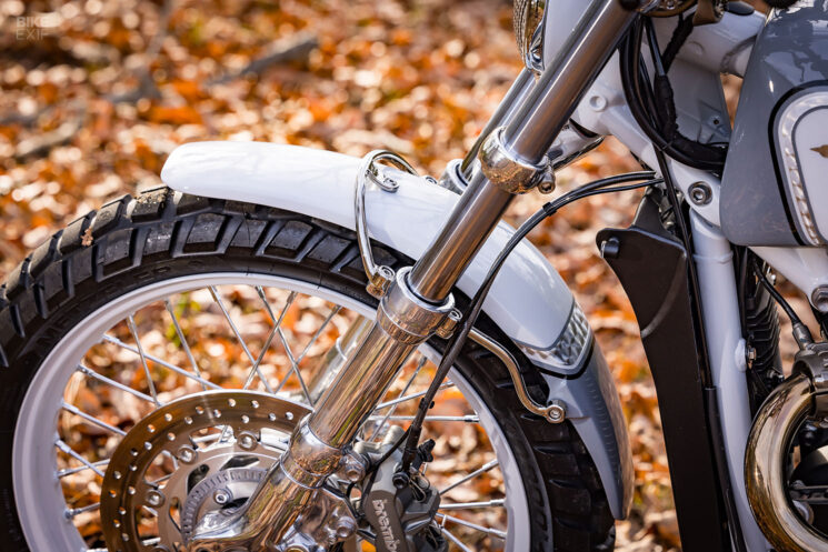 Triumph Scrambler 900 2024 personnalisée par Heiwa MC