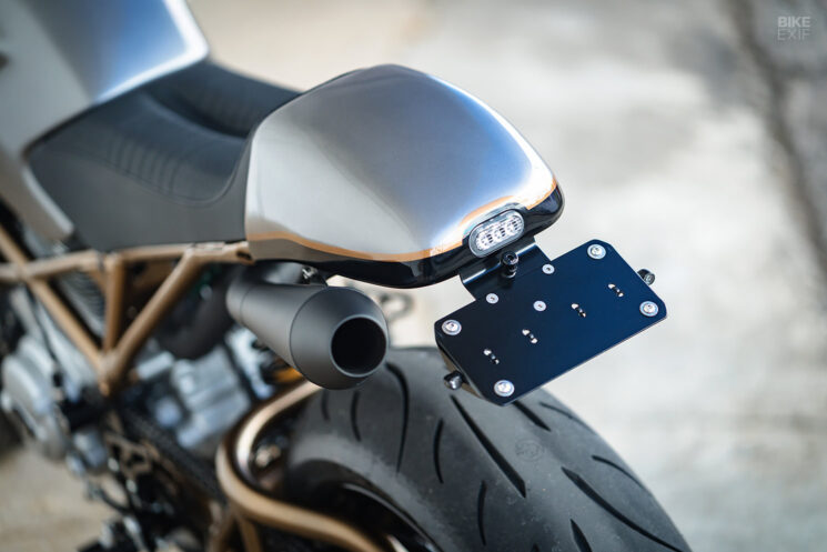 Ducati Monster S2R 1000 restomodée par Analog Motorcycles