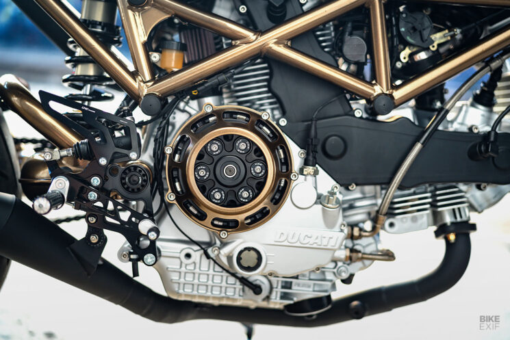 Ducati Monster S2R 1000 restomodée par Analog Motorcycles