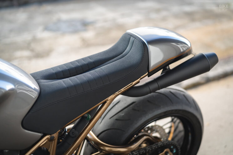 Ducati Monster S2R 1000 restomodée par Analog Motorcycles