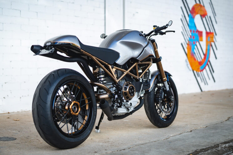 Ducati Monster S2R 1000 restomodée par Analog Motorcycles