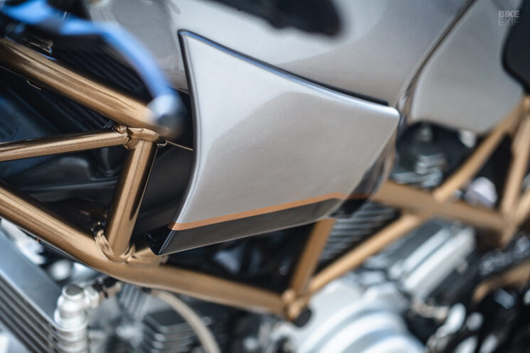 Ducati Monster S2R 1000 restomodée par Analog Motorcycles