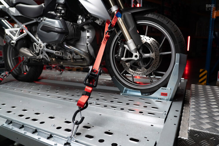 Comment transporter une moto