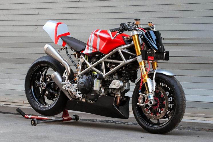 Vélo de course Ducati Hypermotard par Crazy Garage