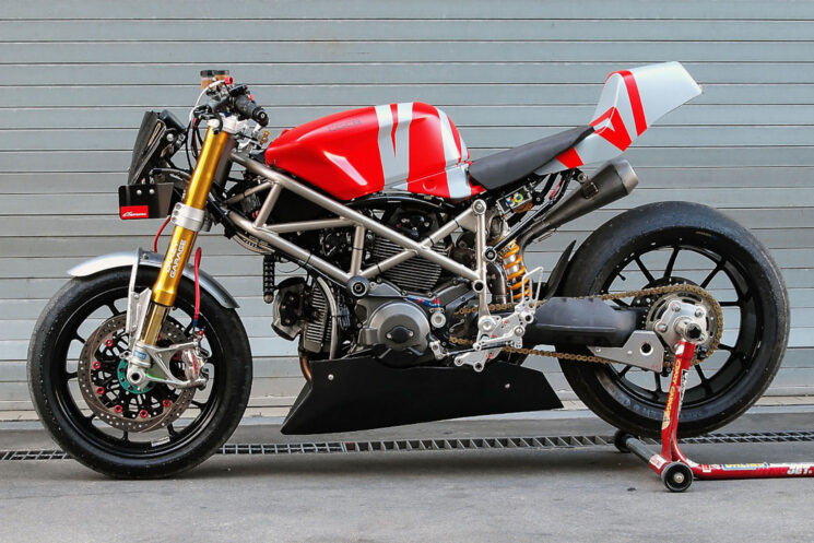 Vélo de course Ducati Hypermotard par Crazy Garage