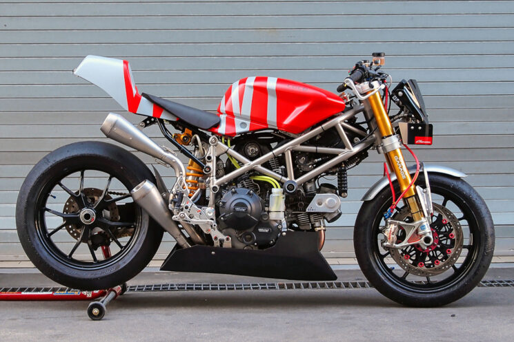 Vélo de course Ducati Hypermotard par Crazy Garage