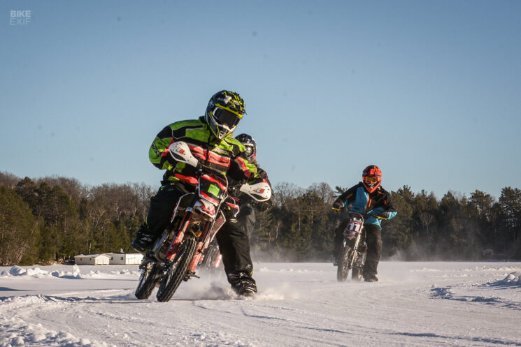 Pneus de vélo à pit à clous pour la glace d'hiver